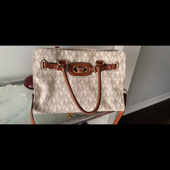 Micheal Kors bag - Picture 2 of 7